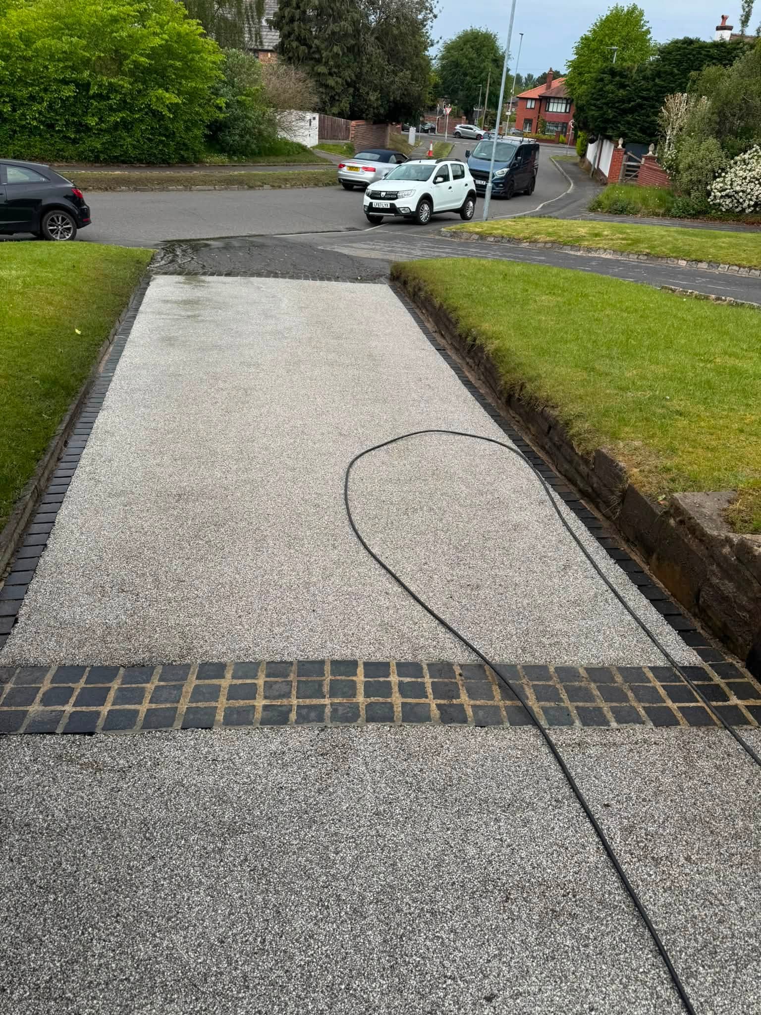 Driveway before exterior cleaning